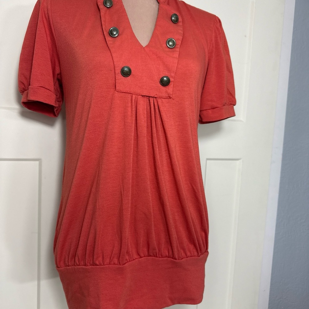 L8ter Women's Large Orange V-Neck Pullover Top Short Sleeve Button Accents